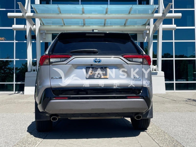 250908134543_2021 Toyota RAV4 XSE Hybrid Silver 11.jpeg